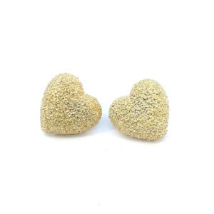 Arete de corazon con textura arenosa