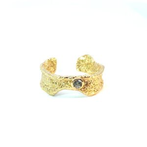Anillo ajustable con textura corrrugada