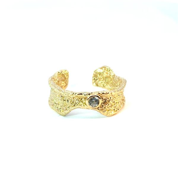 Anillo ajustable con textura corrrugada