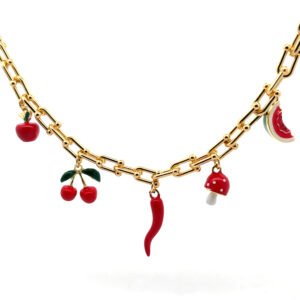 Collar con charms de frutas