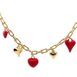 Collar con charms de corazones
