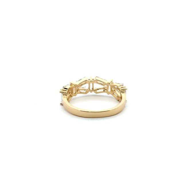 Anillo con diseño en zirconias - Image 2