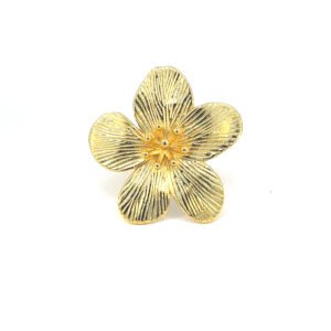 Anillo con flor grande
