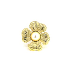Anillo de flor con perla al centro